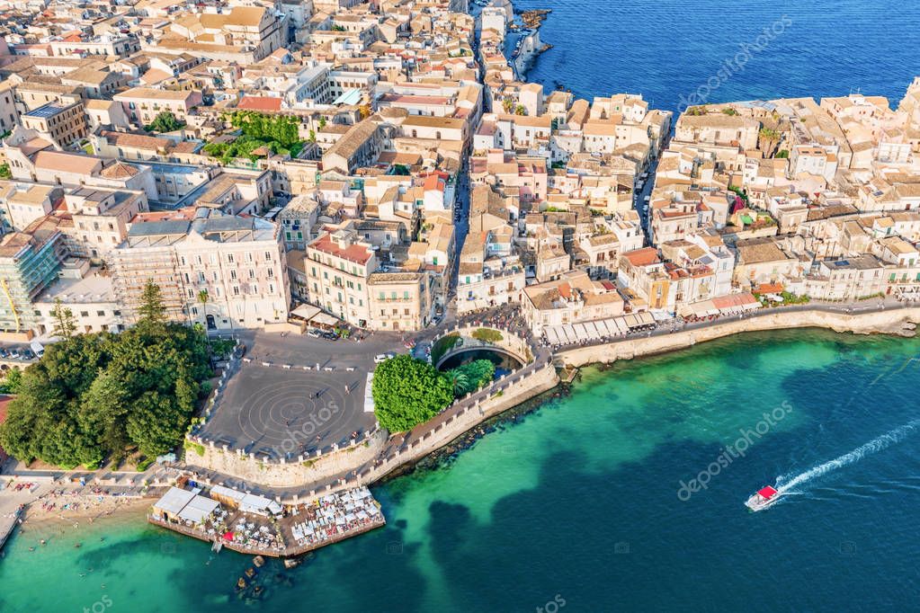 Panorama di Ortigia a Siracusa con il lungomare
