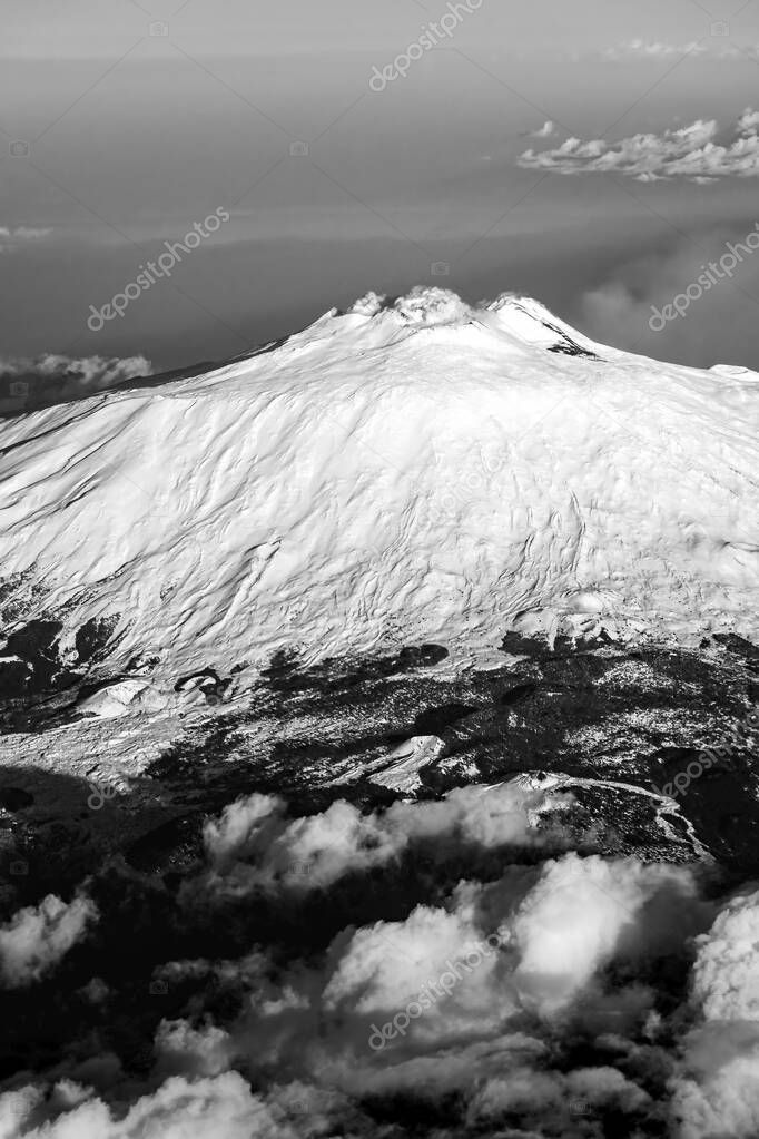 Panorama della Sicilia orientale con l’Etna sullo sfondo